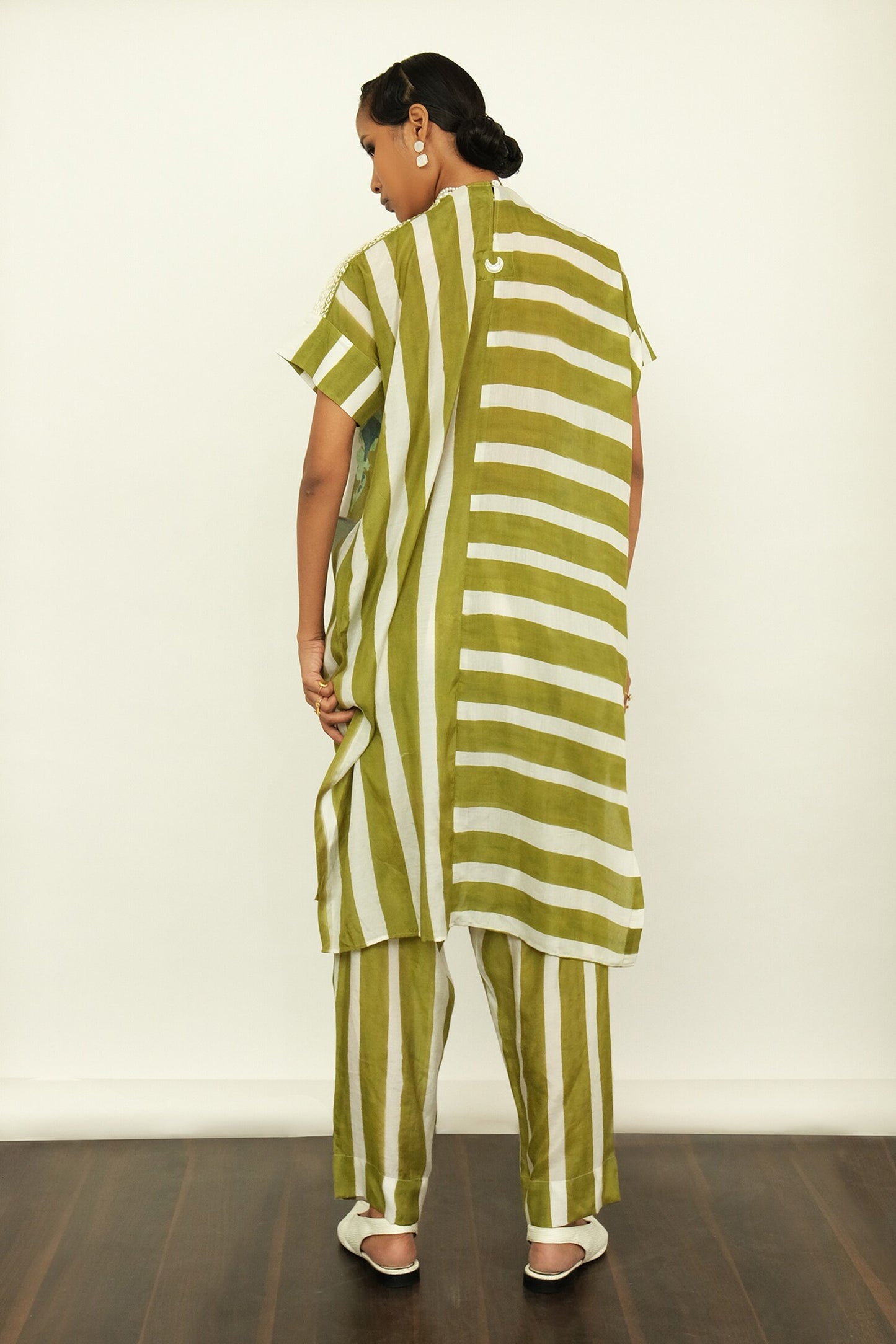 Green Muslin, Silk Round Neck Hand Painted Stripe Print Kaftan With Pant