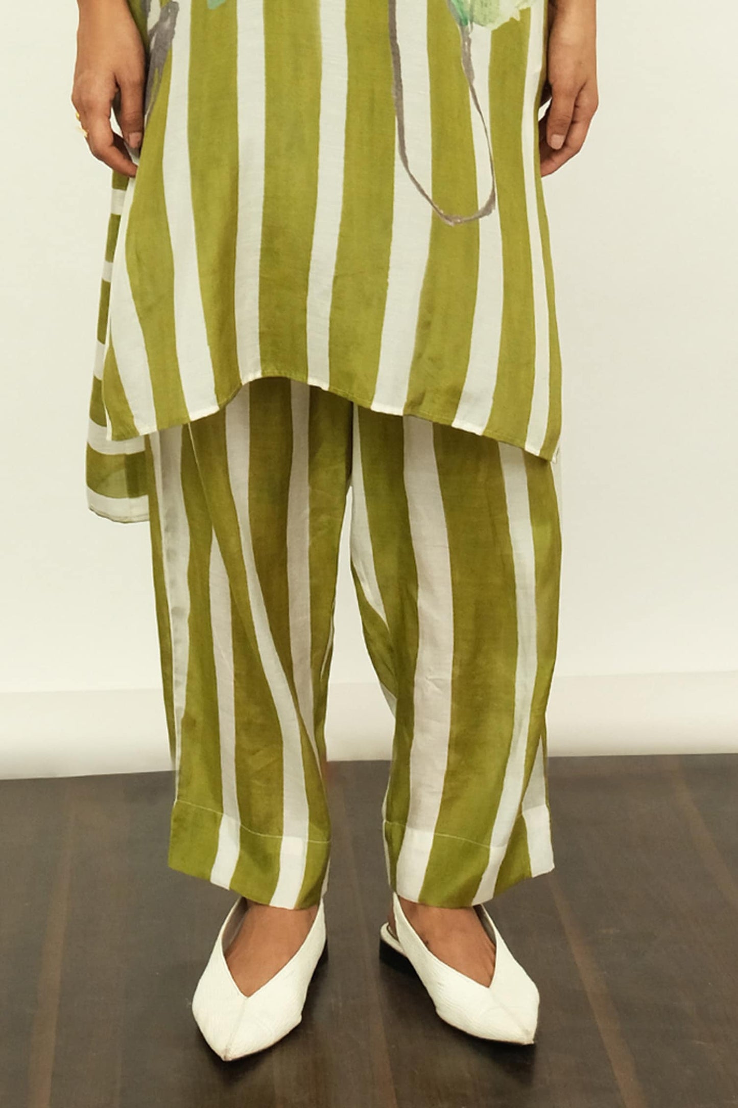 Green Muslin, Silk Round Neck Hand Painted Stripe Print Kaftan With Pant