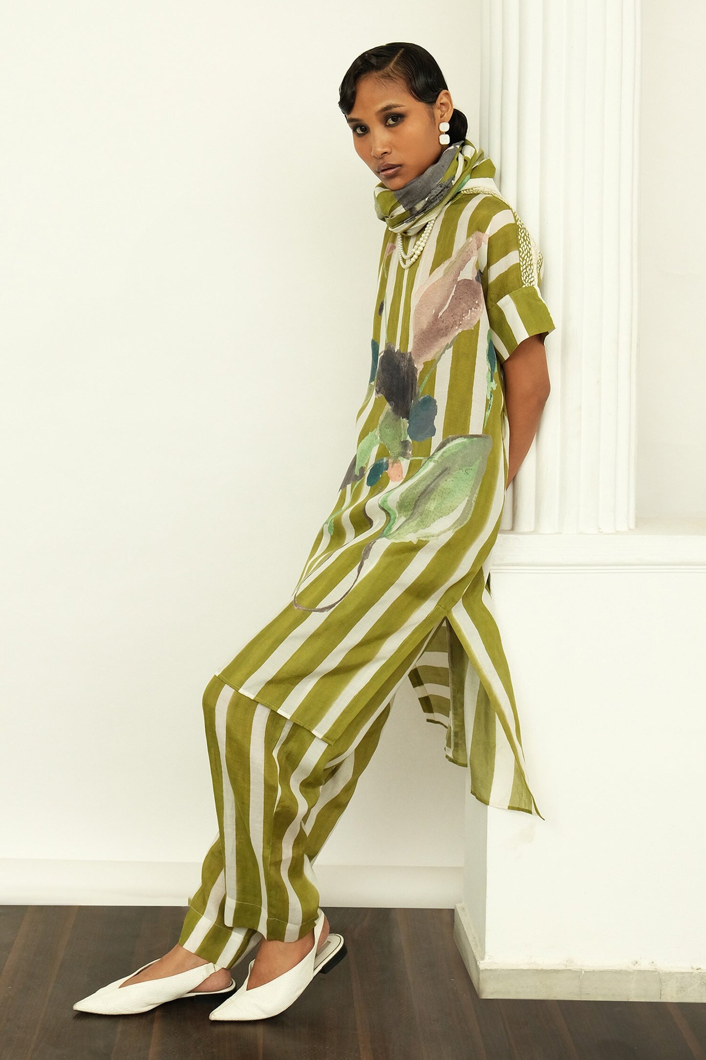Green Muslin, Silk Round Neck Hand Painted Stripe Print Kaftan With Pant
